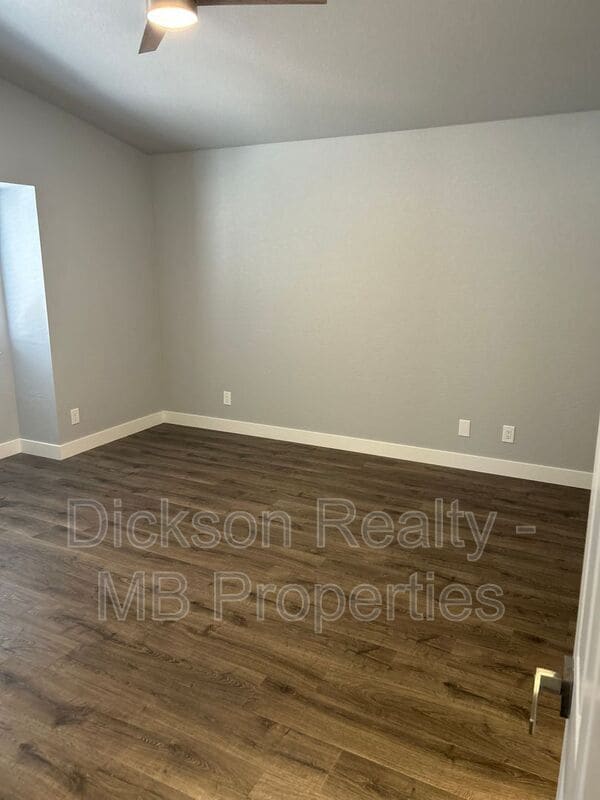 Building Photo - 5261 Coit Dr
