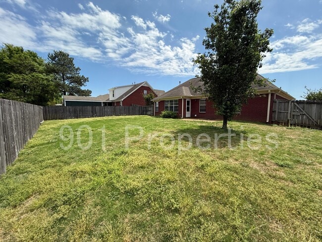 Building Photo - 40 Garden View Dr