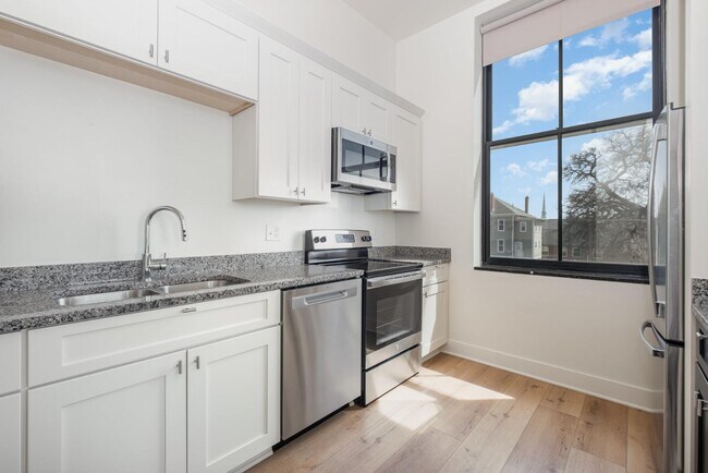 Building Photo - 301 N Mulberry St