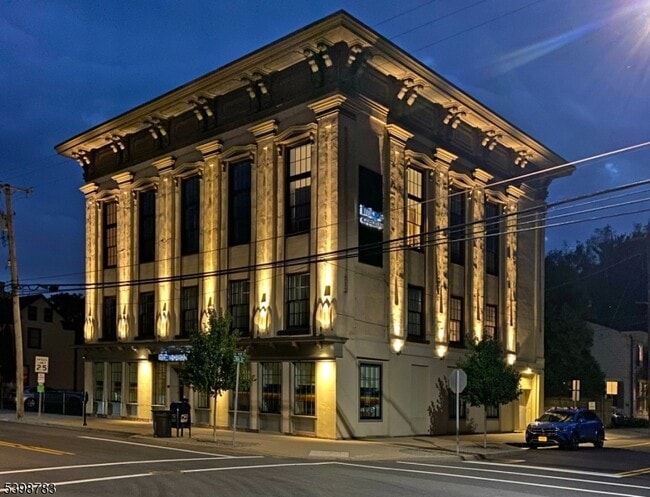 Building Photo - 71 N Main St