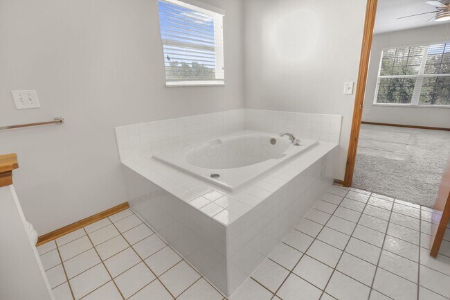 Building Photo - 3825 Delwood Dr