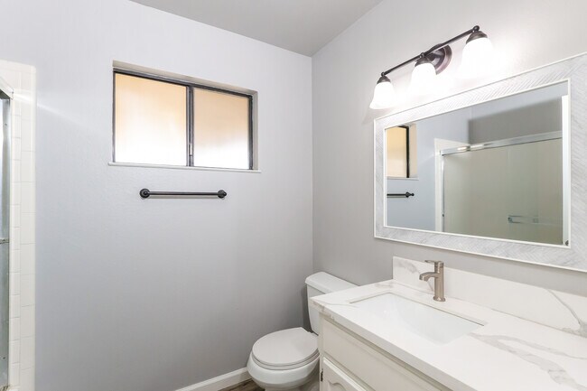 Building Photo - 1497 Claremont Dr