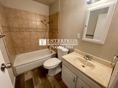 Building Photo - Spacious 4 bed, 3 bath Home featuring TWO ...