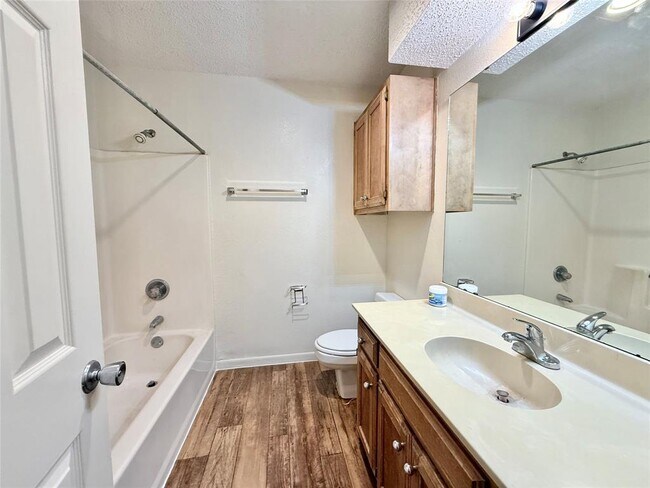 Building Photo - 104 Verna Spur
