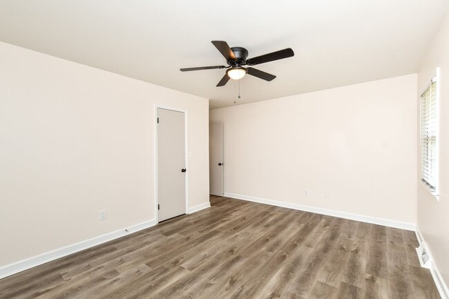 Building Photo - Tour Today! Beautiful redesigned corner co...