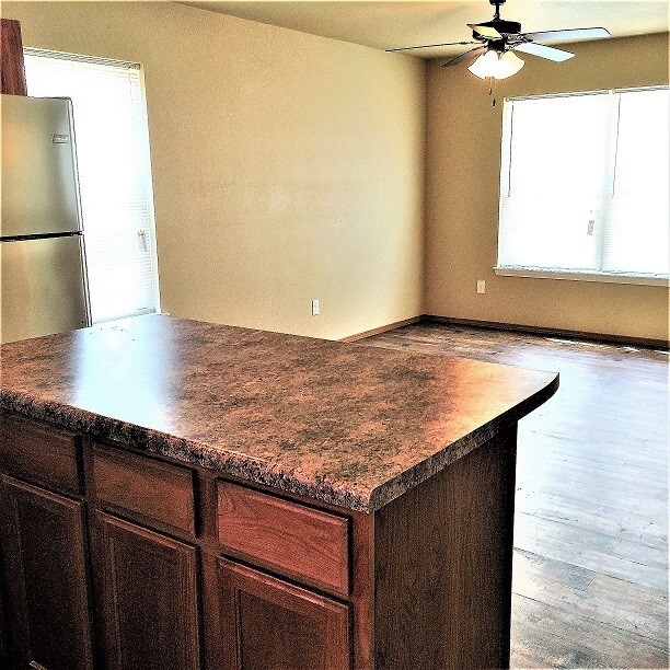 Building Photo - 2804 W Lakewood Dr