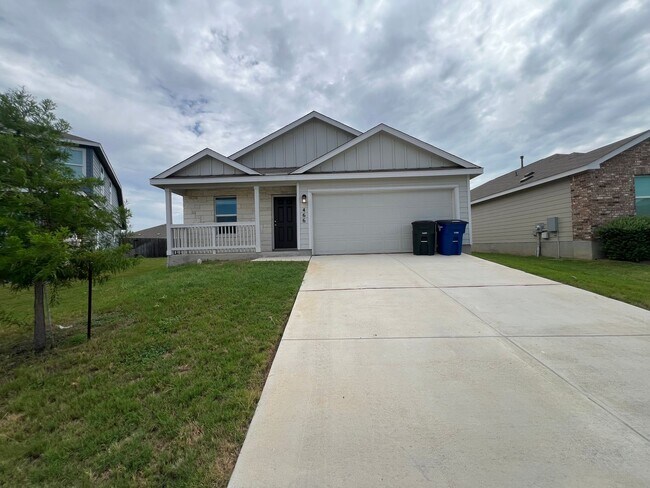 Building Photo - Beautiful 4 bedroom, 2 bath in NBTX