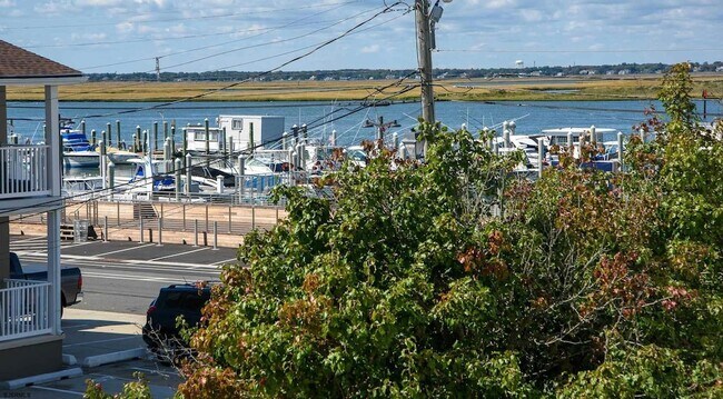 Building Photo - 213 N Jefferson Ave