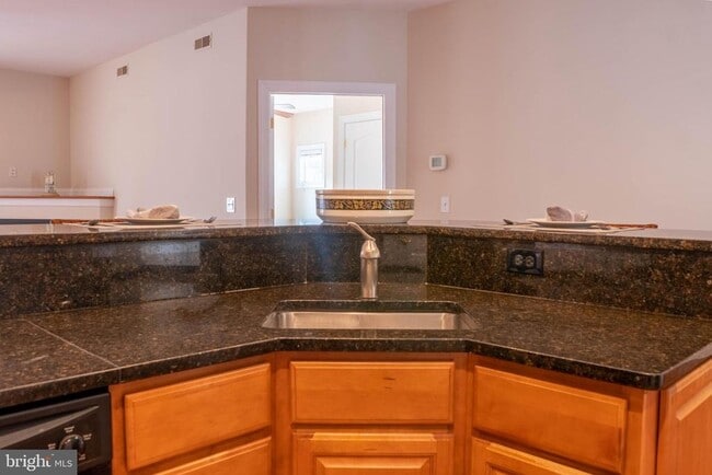 Building Photo - 204 Seneca Way