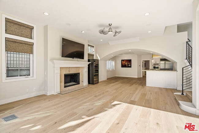 Building Photo - 707 Jasmine Ave