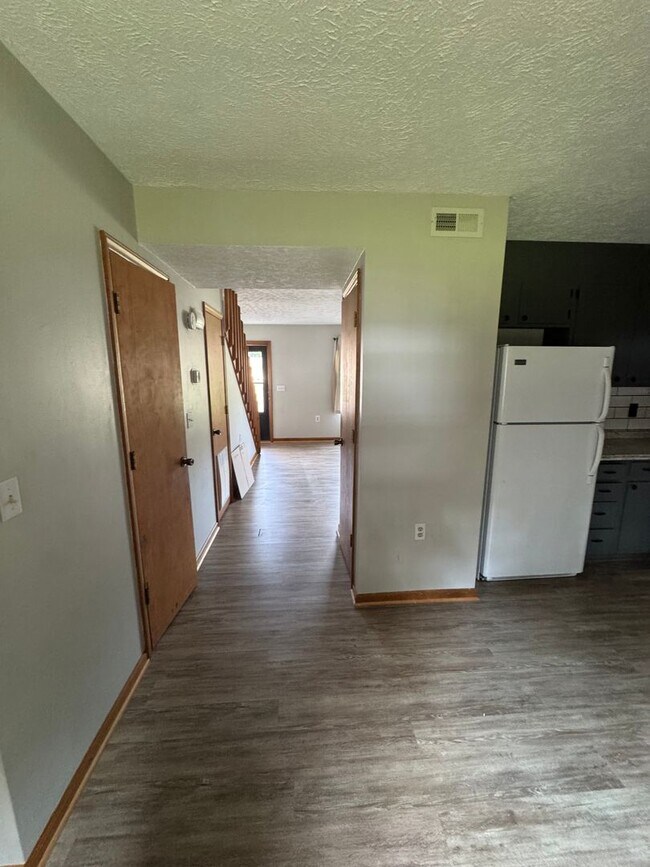 Building Photo - 4774 Mayfield Dr
