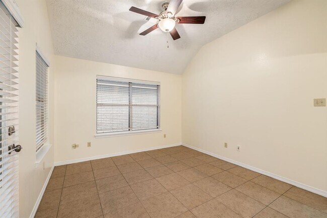 Building Photo - 10459 Parkside Dr