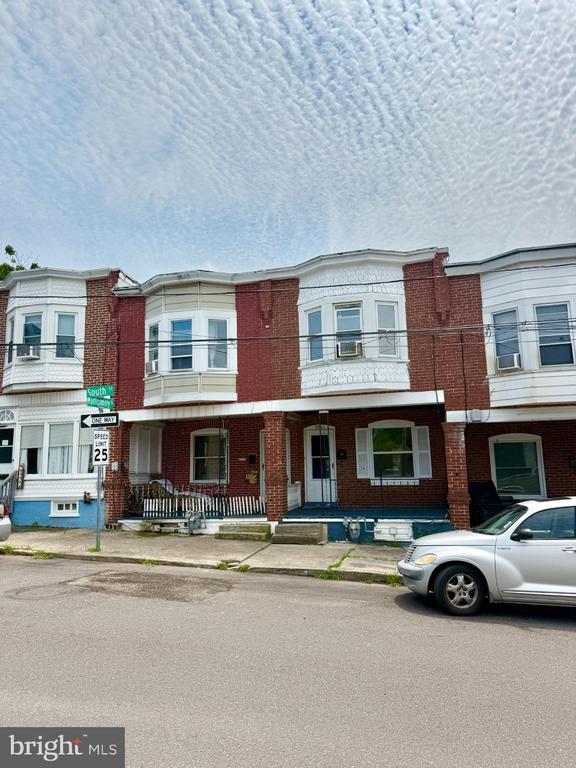 Building Photo - 894 South St