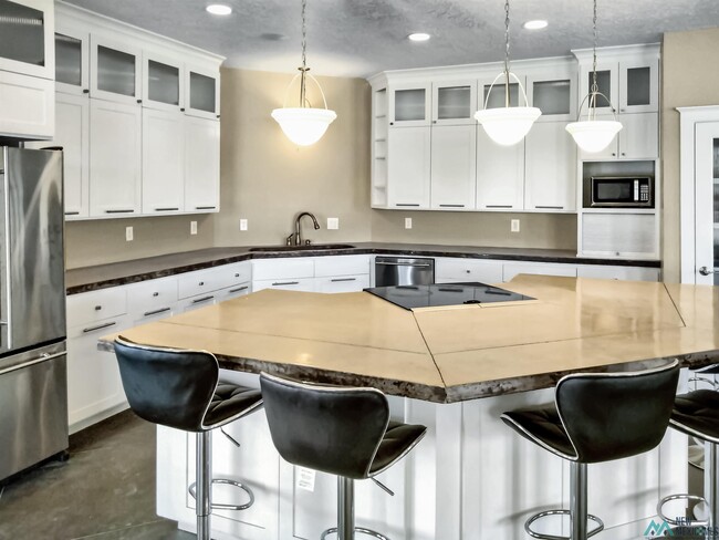 Building Photo - 2300 Reese Dr