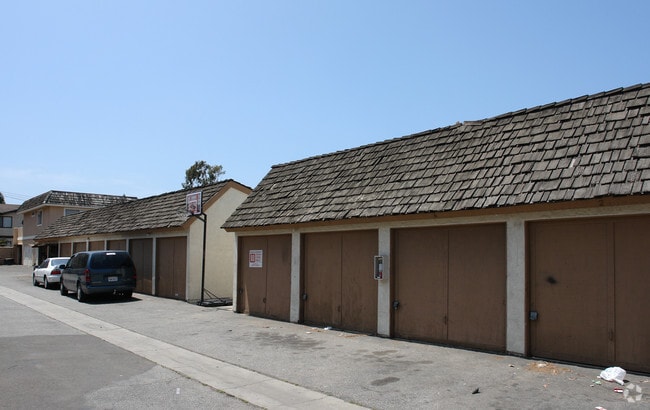 Building Photo - The Ponderosa Apartments