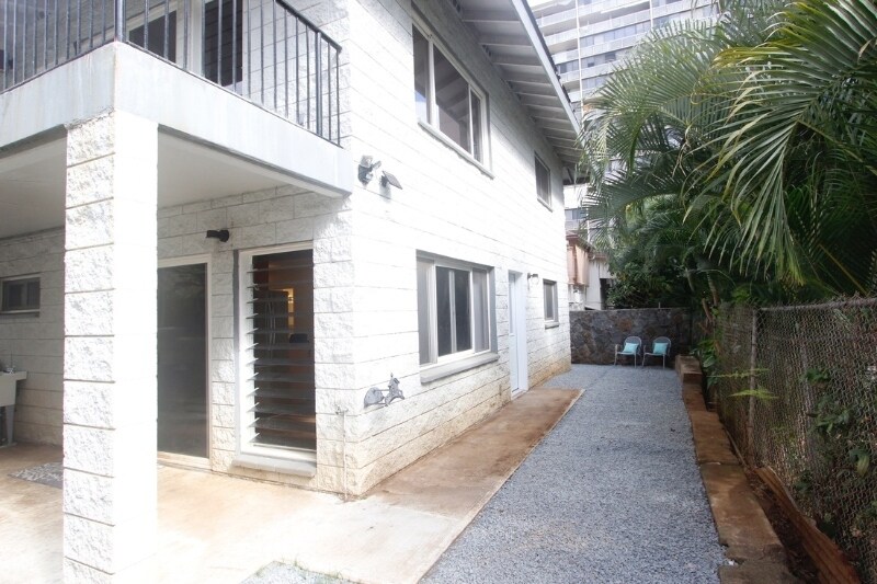 Building Photo - 923 Green St