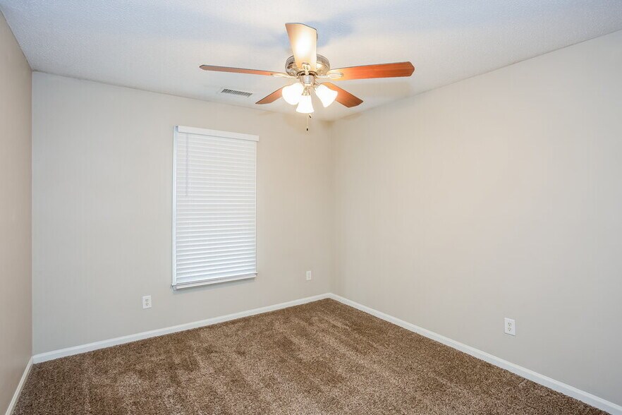 Building Photo - 2328 Torrington Ln