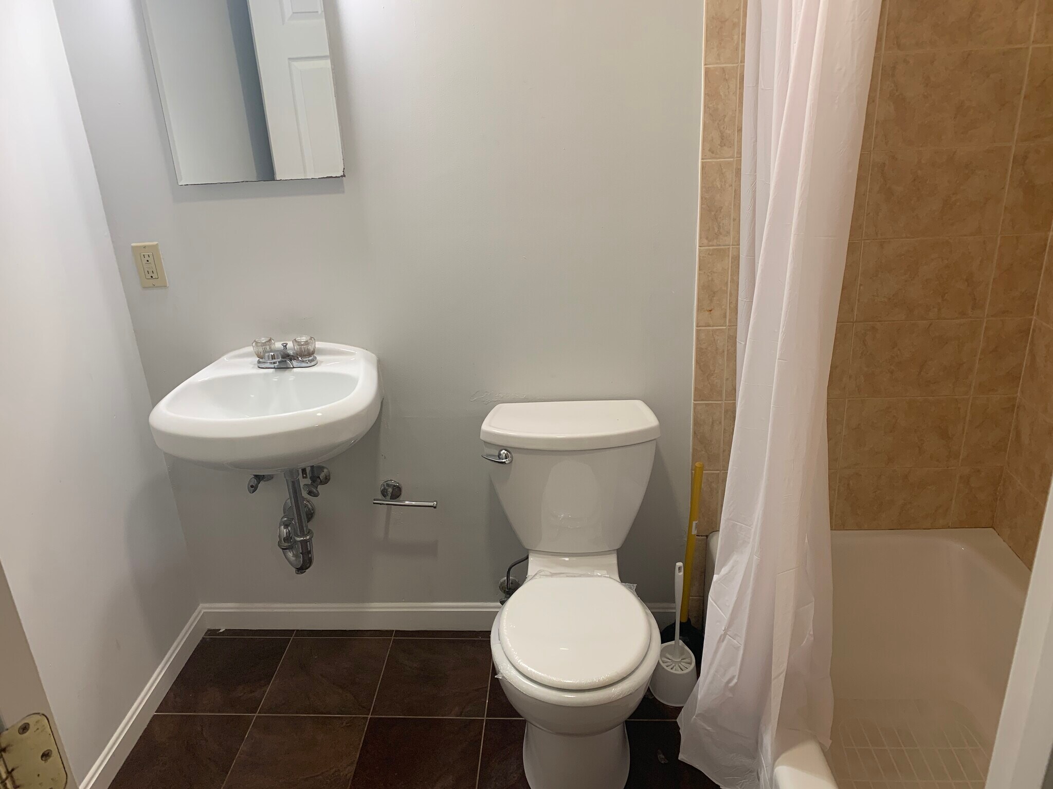 Building Photo - 61 Park Dr