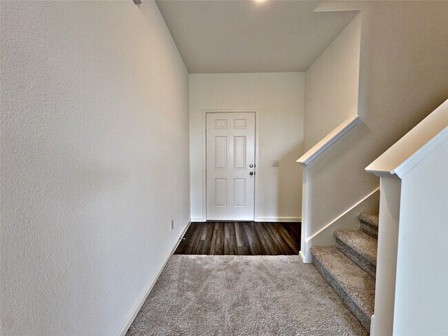 Building Photo - 8431 Vacek Xing Wy