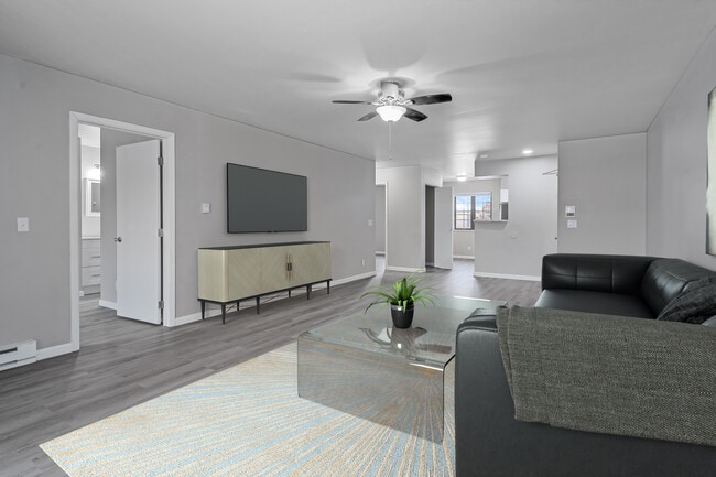 Building Photo - Fox Shores