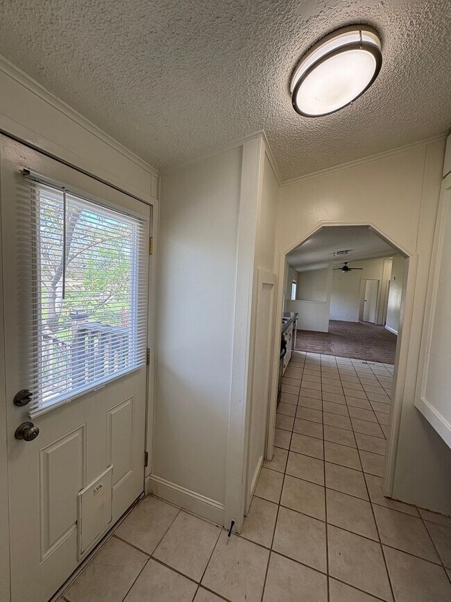 Building Photo - Country home! Private showing only!