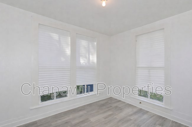 Building Photo - 113 S Olive St