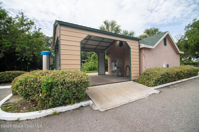 Building Photo - 7667 N Wickham Rd