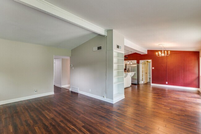 Building Photo - MID-CENTURY MODERN IN MACARTHUR PARK