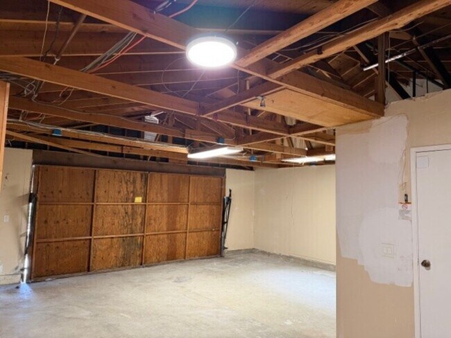 Building Photo - 1609 Grove St