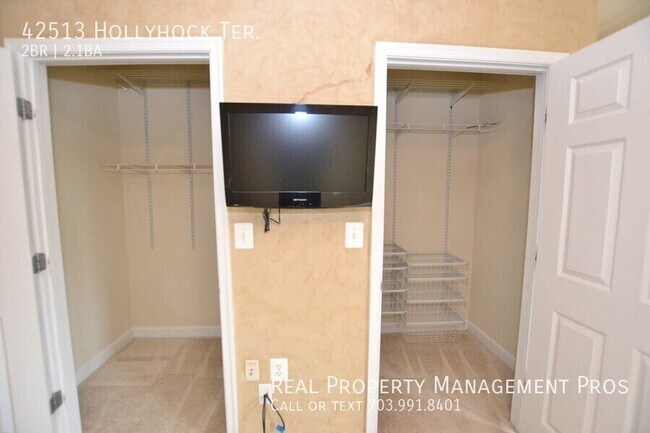 Building Photo - 42513 Hollyhock Terrace