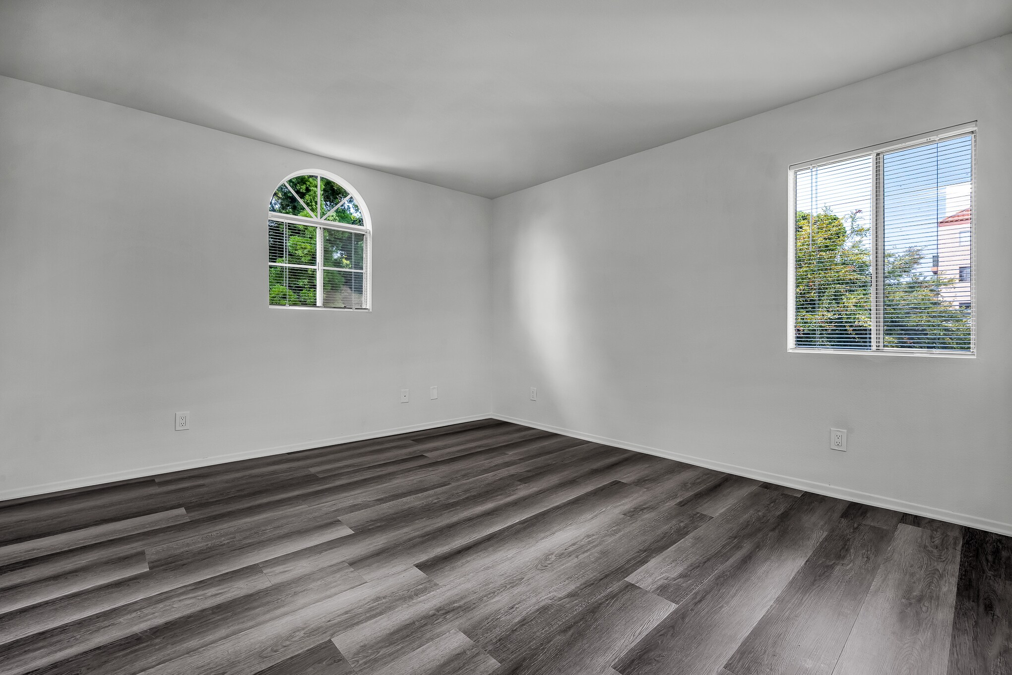 Building Photo - 2400 Walnut Ave