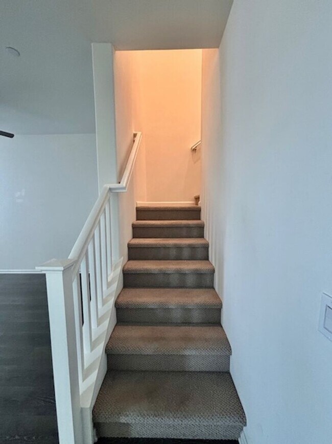 Building Photo - Welcome home to this beautiful Murrieta Town Home!