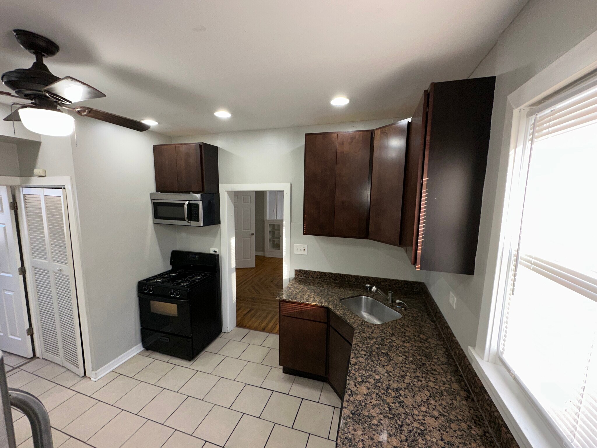 Building Photo - 2838 N Drake Ave