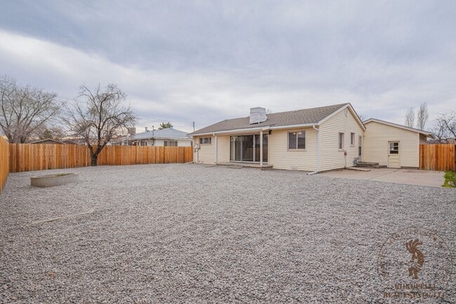 Building Photo - 566 N 24th St