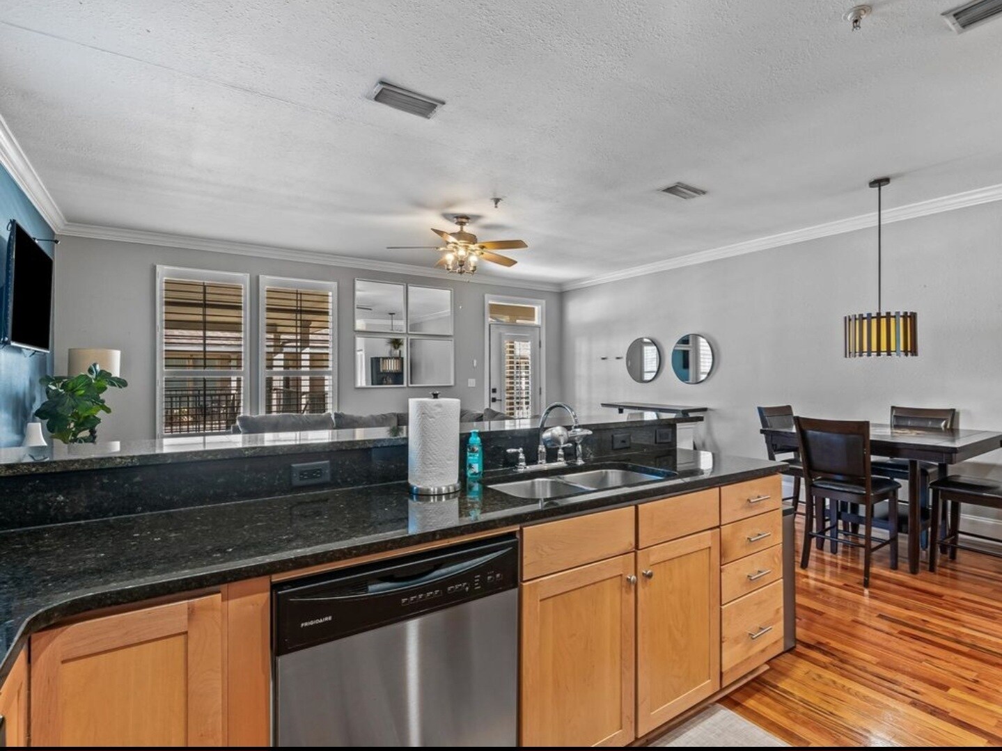 Building Photo - 415 Saint Francis St