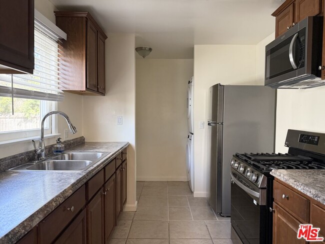 Building Photo - 11527 Albers St