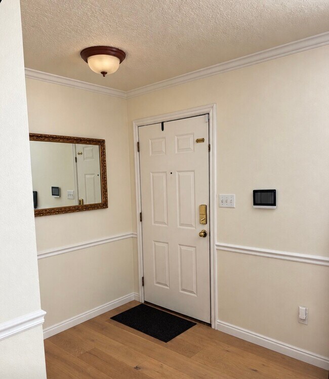 Building Photo - 1093 Eastgate Dr