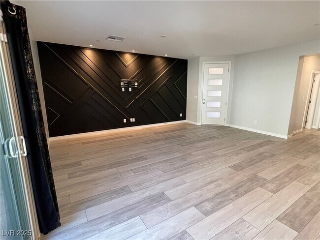 Building Photo - 600 Carriage Hill Dr