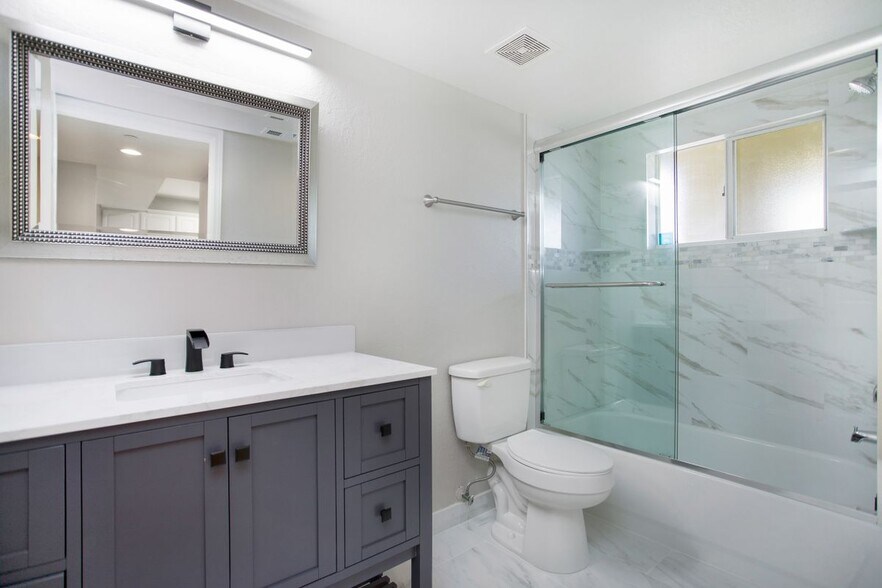 Building Photo - 8271 Key Royal Cir