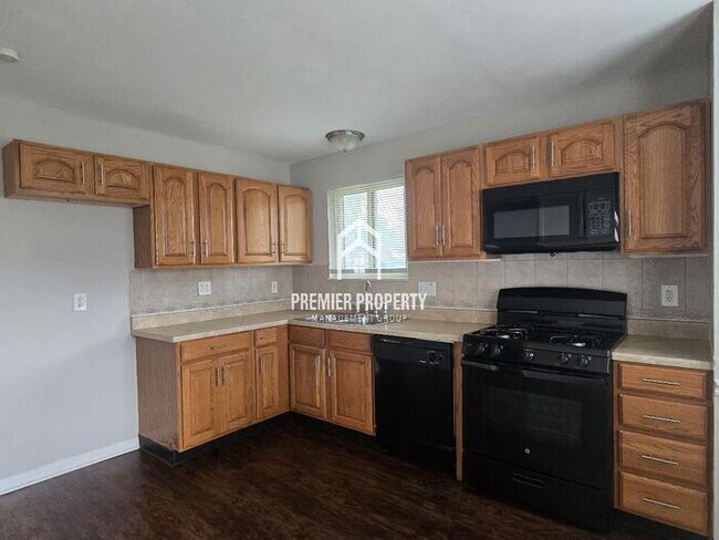 Building Photo - 670 Charvel Dr