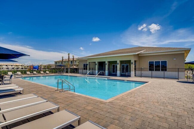 Building Photo - 441 NE 5th Terrace