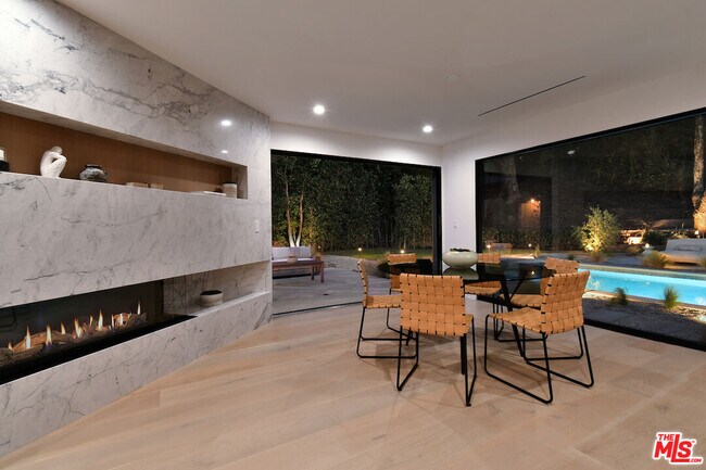 Building Photo - 3721 Woodcliff Rd
