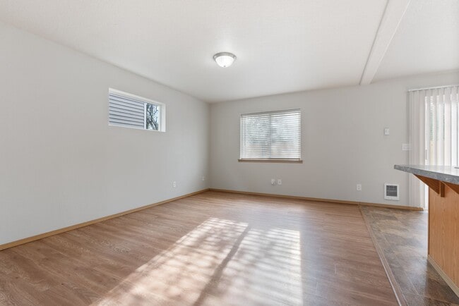 Building Photo - Beautiful 4bed/2.5bath