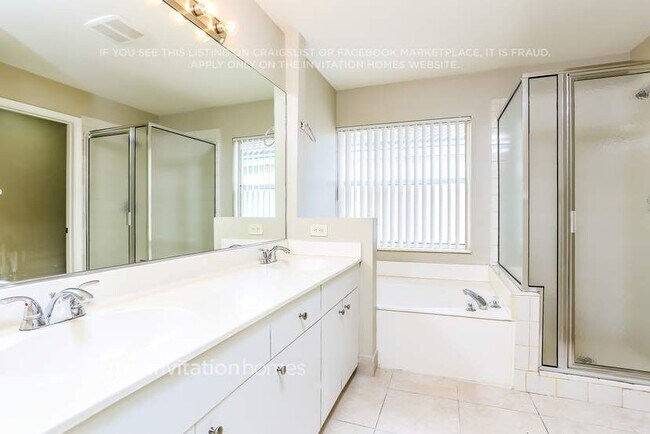 Building Photo - 10642 NW 1st Ct