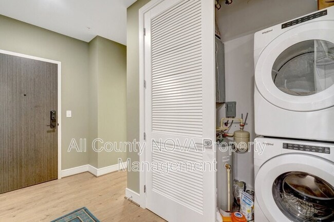 Building Photo - 635 Slaters Ln