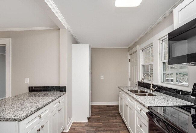 Building Photo - Charming, Fully Updated Ranch Home Near Downtown Kannapolis!