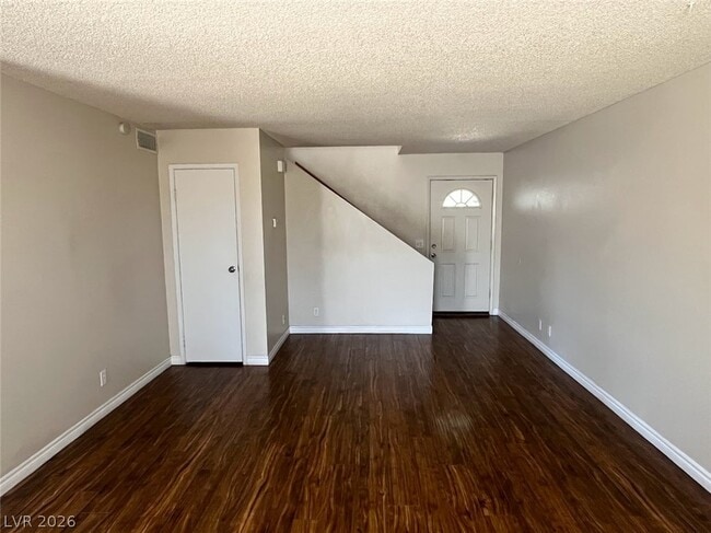 Building Photo - 914 Scarlet Ridge Dr