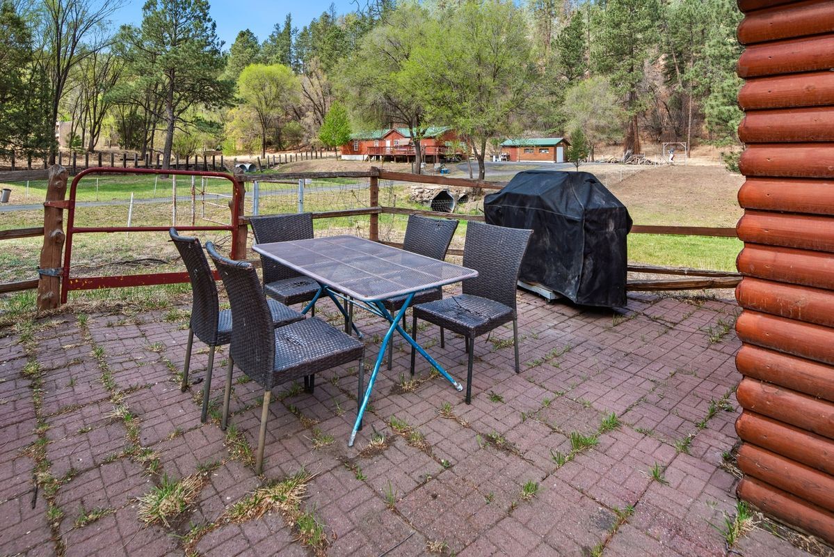 Building Photo - 820 Carrizo Canyon Rd