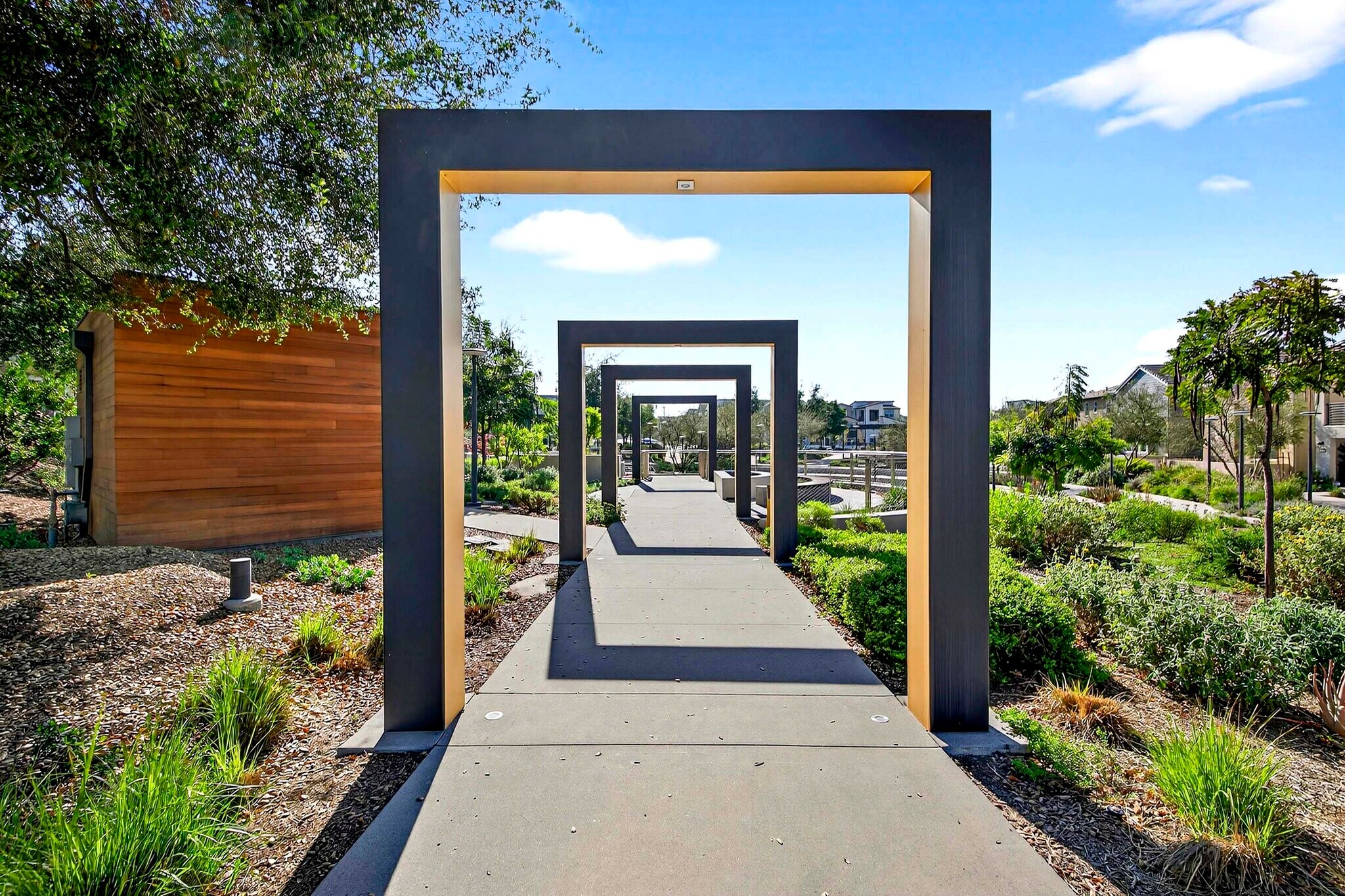 Building Photo - 346 Chorus