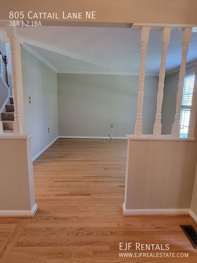 Building Photo - 805 Cattail Ln NE